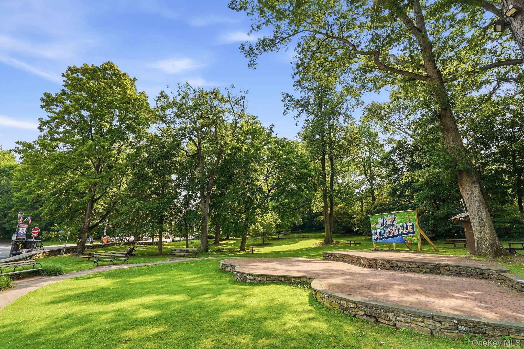 2nd image of 7 Chateaux Cir, Scarsdale, NY 10583