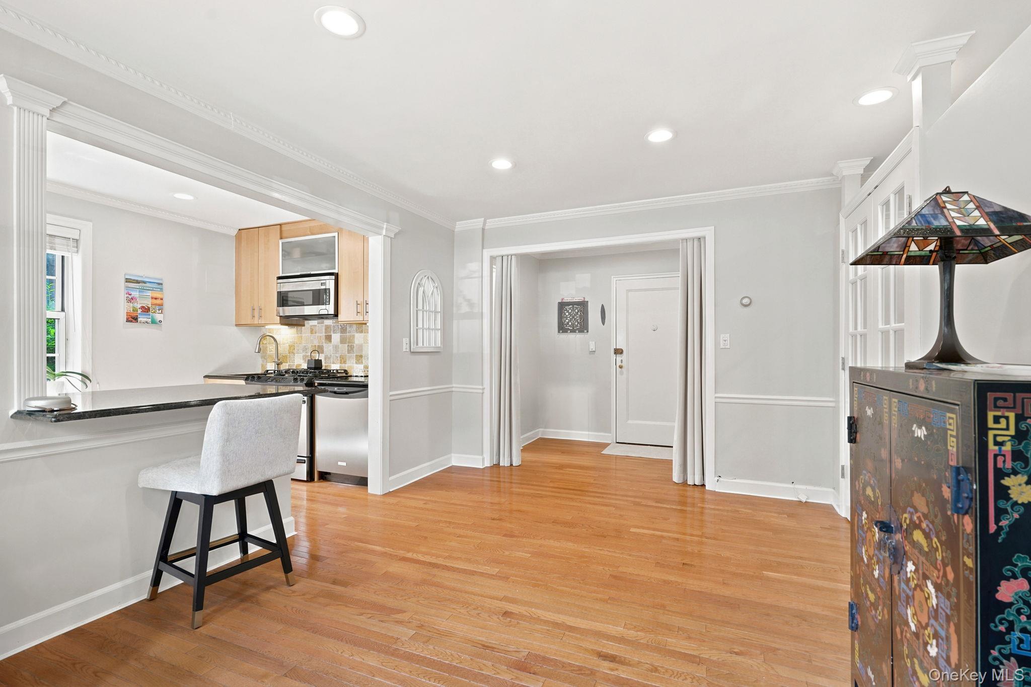 4th image of 7 Chateaux Cir #7x, Scarsdale, NY 10583 | MLS# 1025023