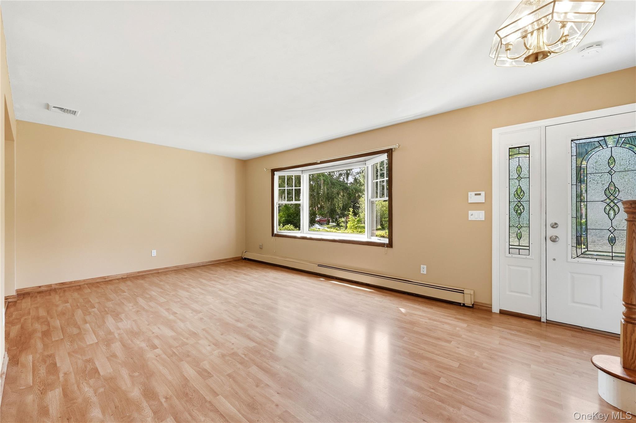 4th image of 901 Liberty St, Bohemia, NY 11716 | MLS# 1025108
