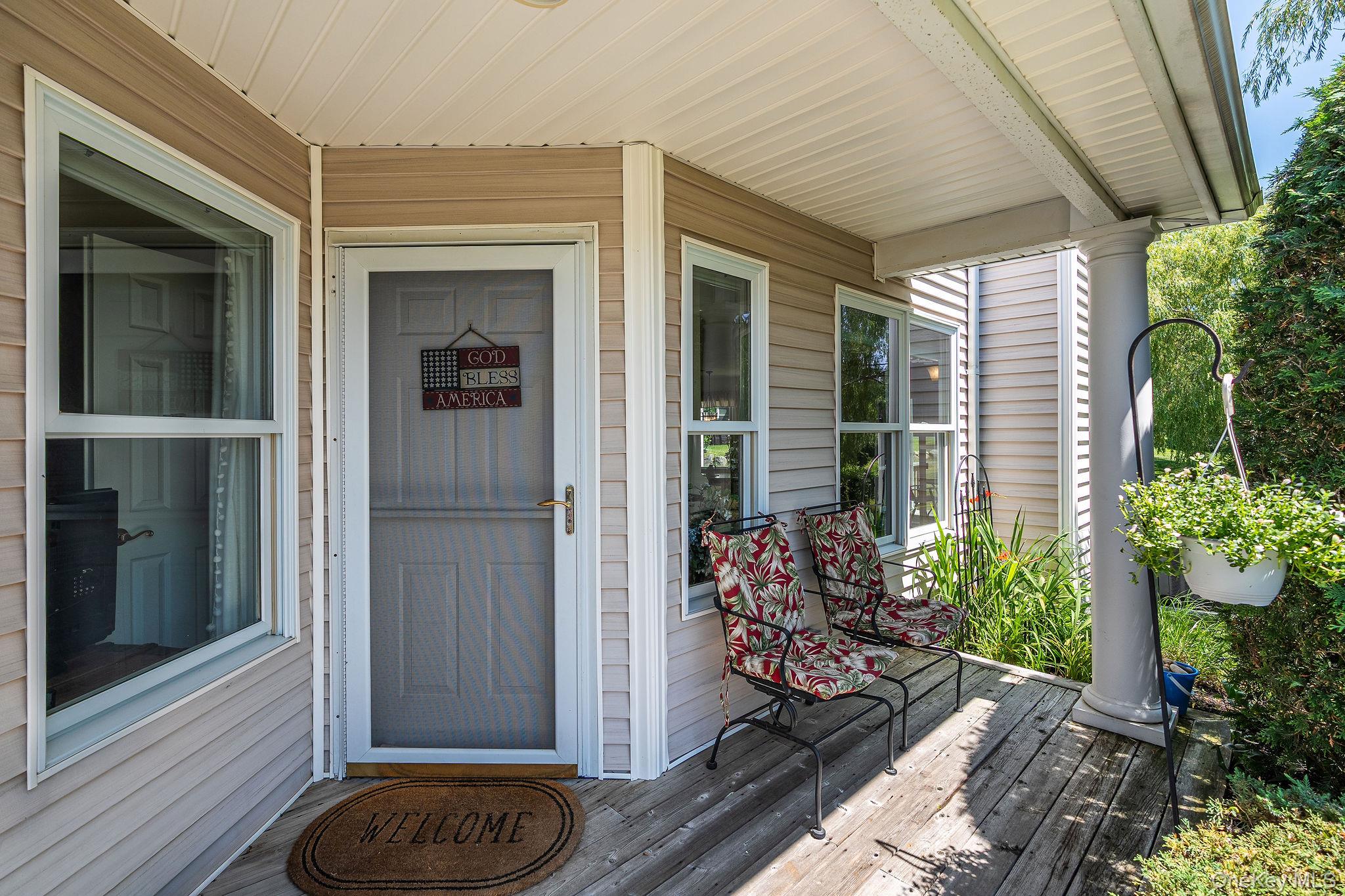 2nd image of 2001 Willow Pond Dr, Riverhead, NY 11901 | MLS# 1025178