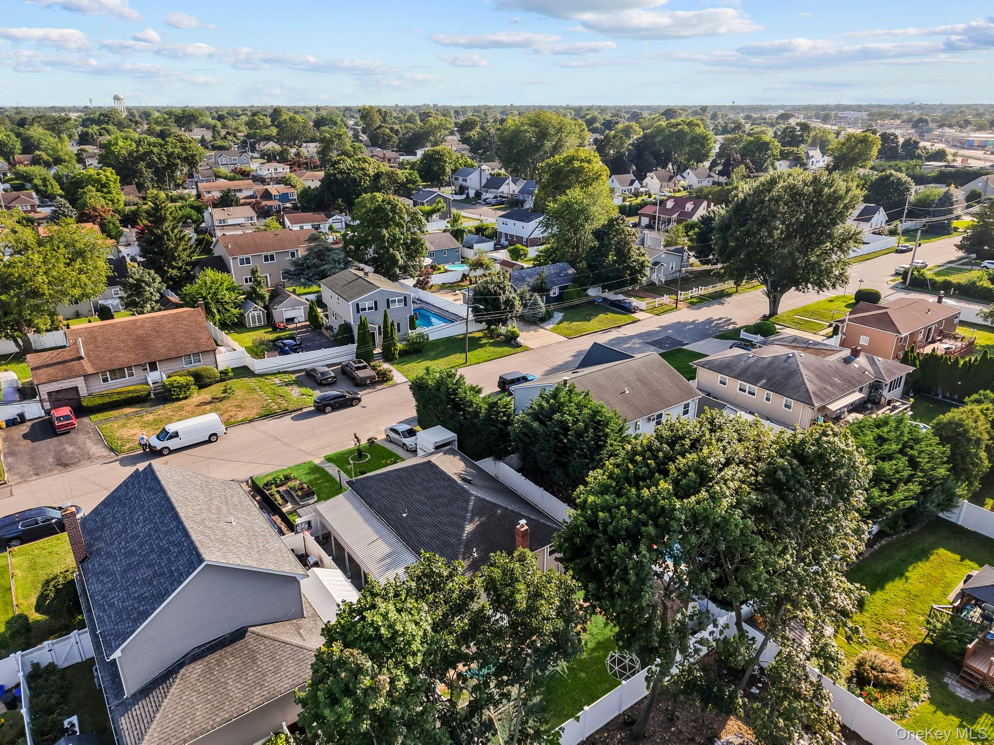 3rd image of 30 44Th St, Lindenhurst, NY 11757 | MLS# 1025209