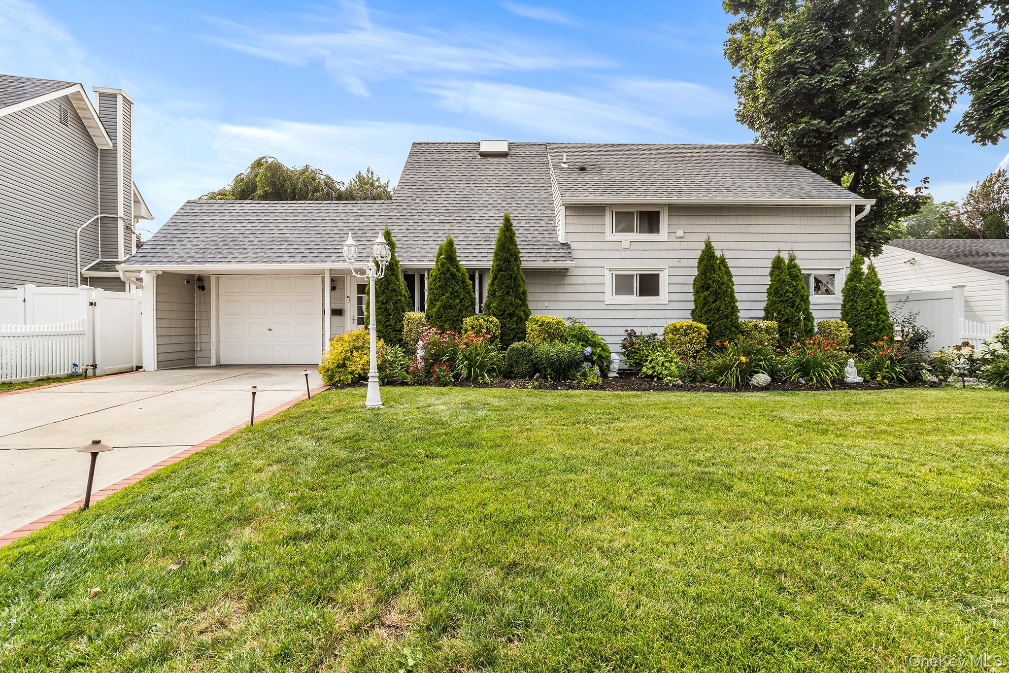 2nd image of 158 Blueberry Ln, Oyster Bay, NY 11801 | MLS# 1025210