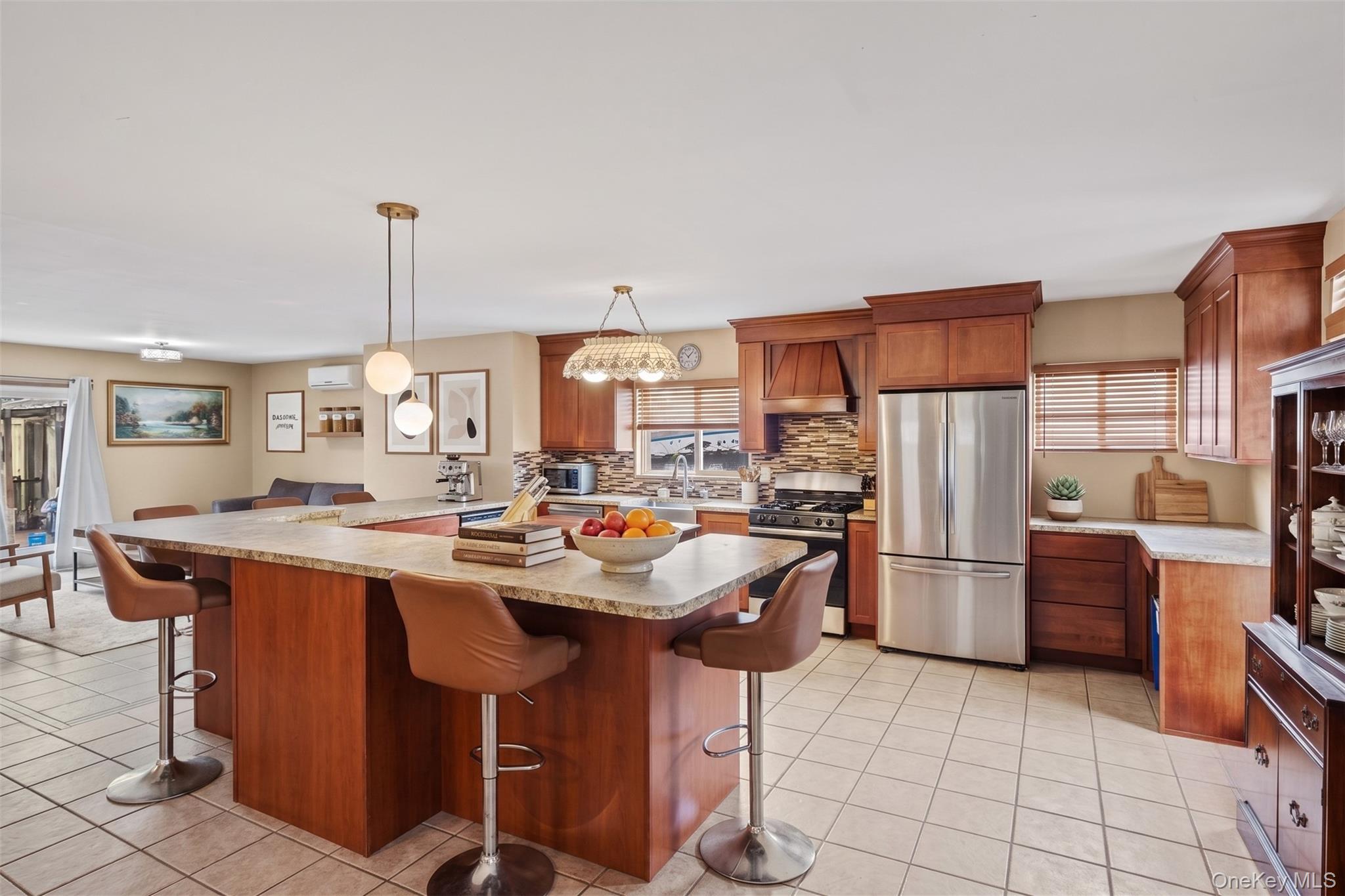 5th image of 547 Sunnybrook Dr, Hempstead, NY 11572 | MLS# 1025229