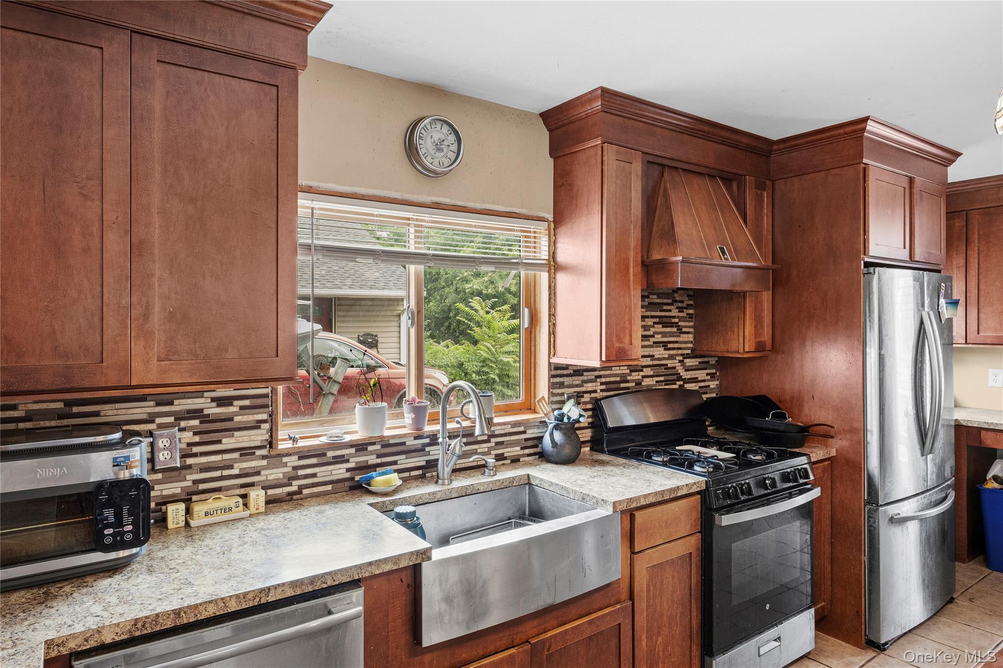 3rd image of 547 Sunnybrook Dr, Hempstead, NY 11572 | MLS# 1025229