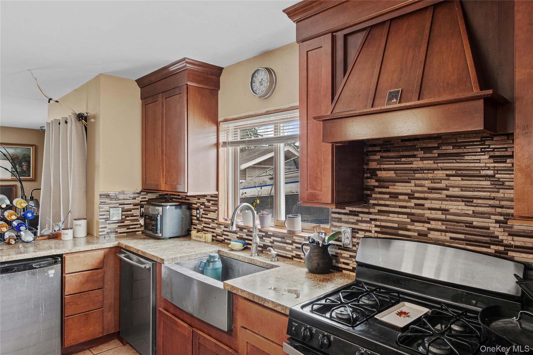4th image of 547 Sunnybrook Dr, Hempstead, NY 11572 | MLS# 1025229