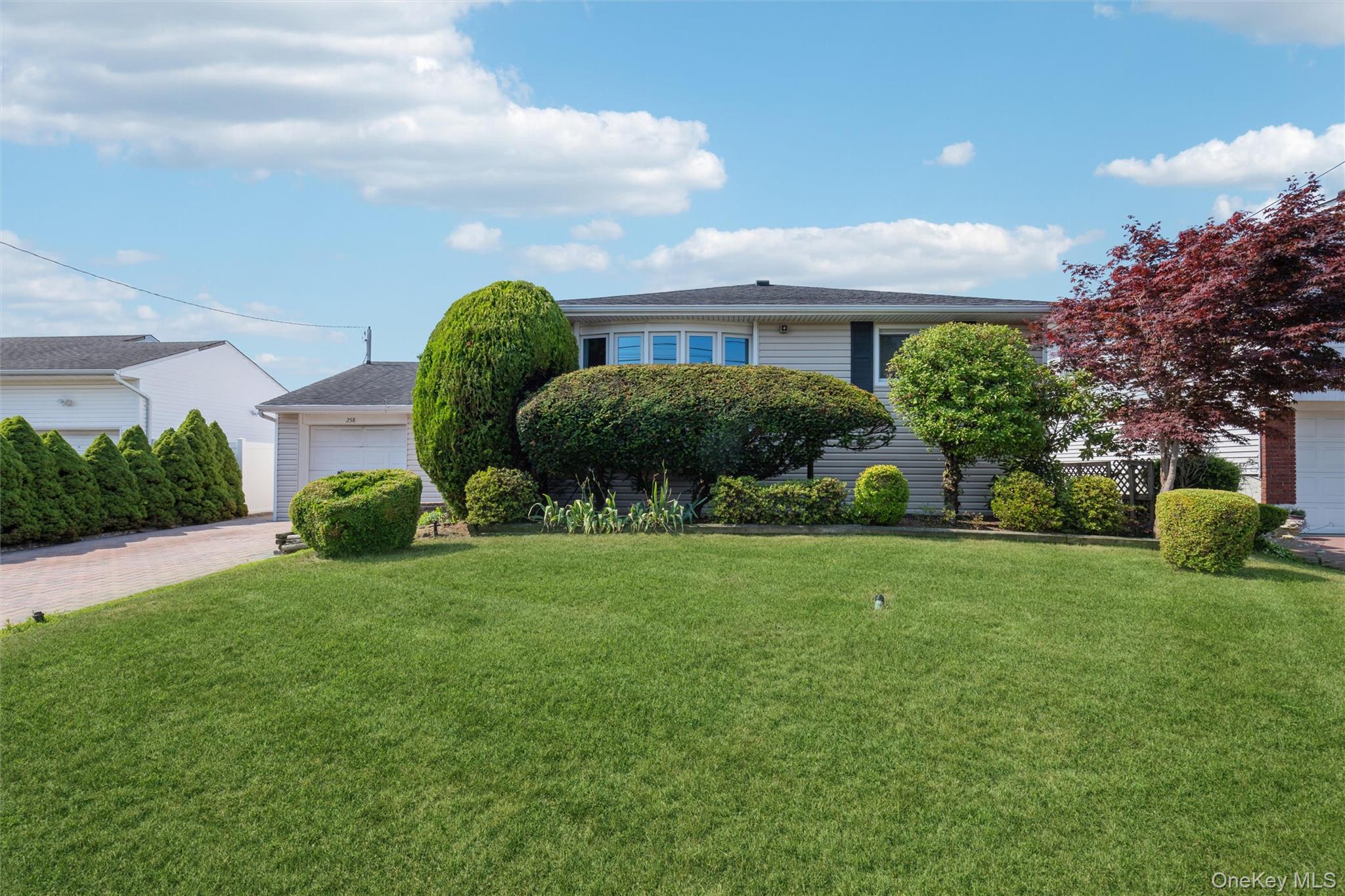3rd image of 258 Aster St, Oyster Bay, NY 11762 | MLS# 1025236