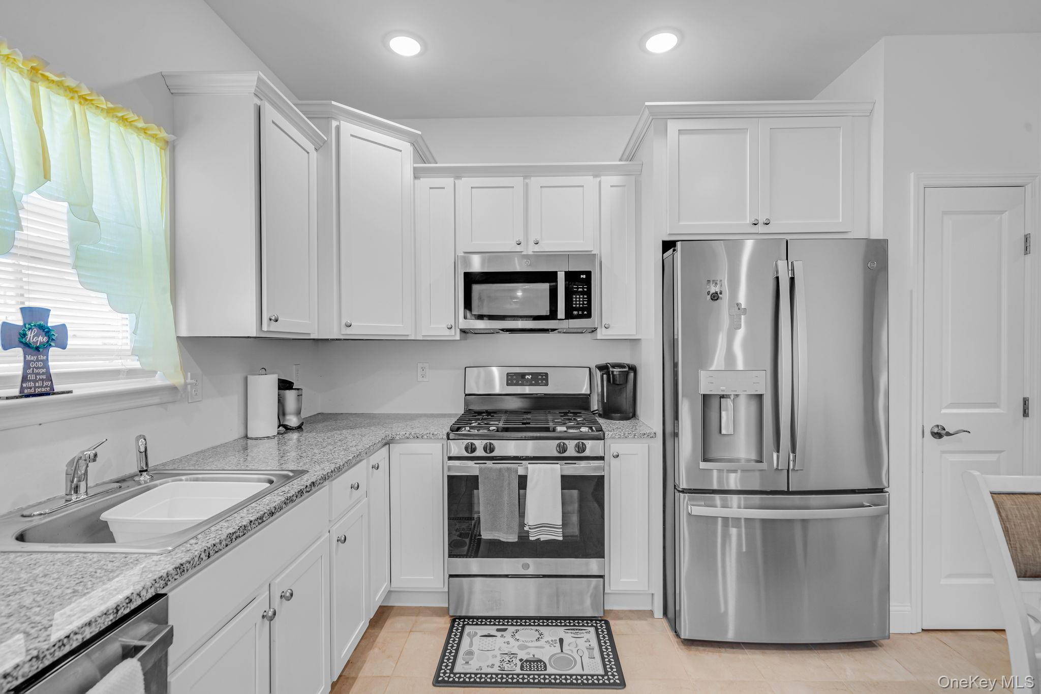 4th image of 77 Willow Cir, Brookhaven, NY 11727 | MLS# 1025323