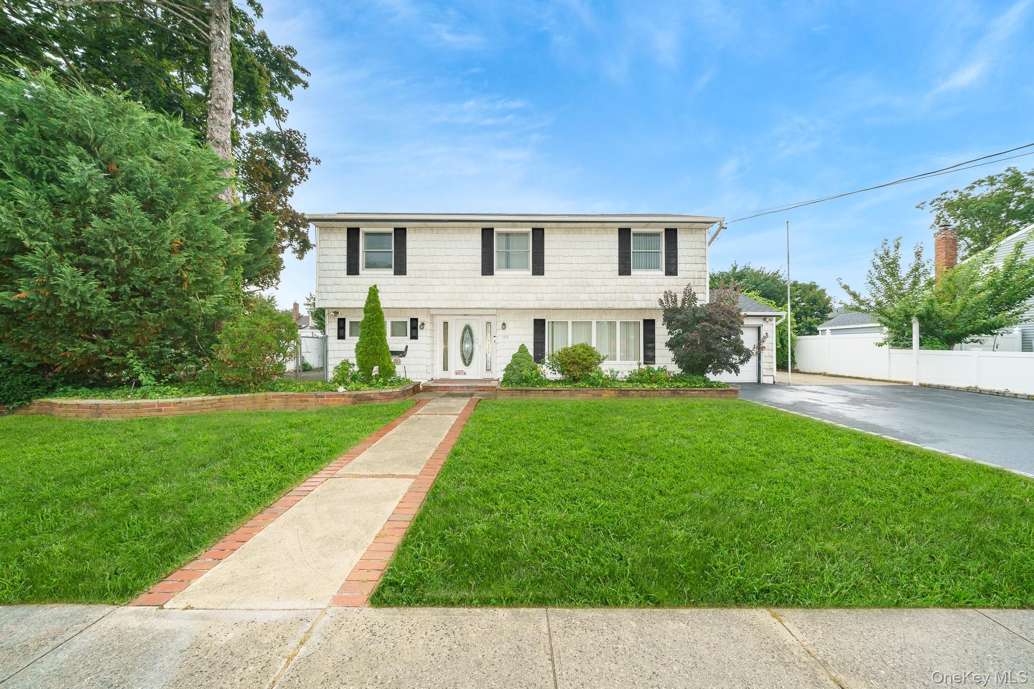 2nd image of 195 N Albany Ave, Massapequa, NY 11758 | MLS# 1025368