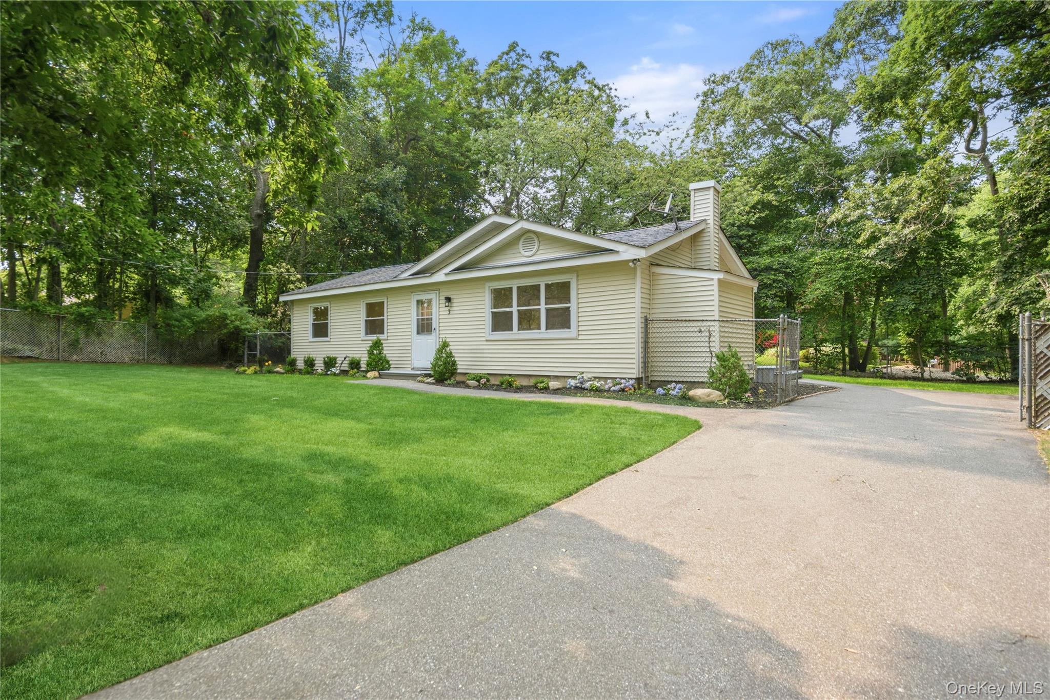 3rd image of 3 Aspen Rd, Mastic Beach, NY 11951 | MLS# 1025381