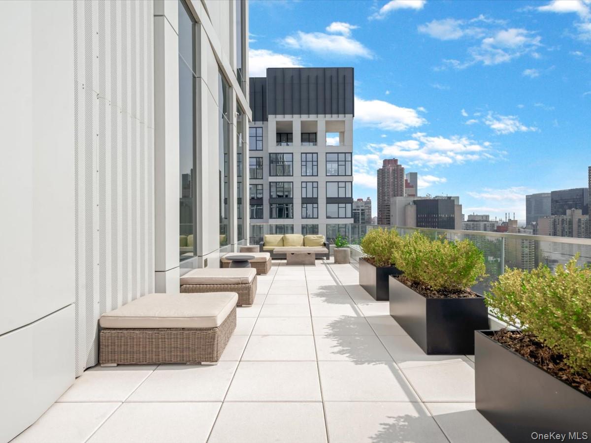 2nd image of 501 3Rd Ave, New York, NY 10016