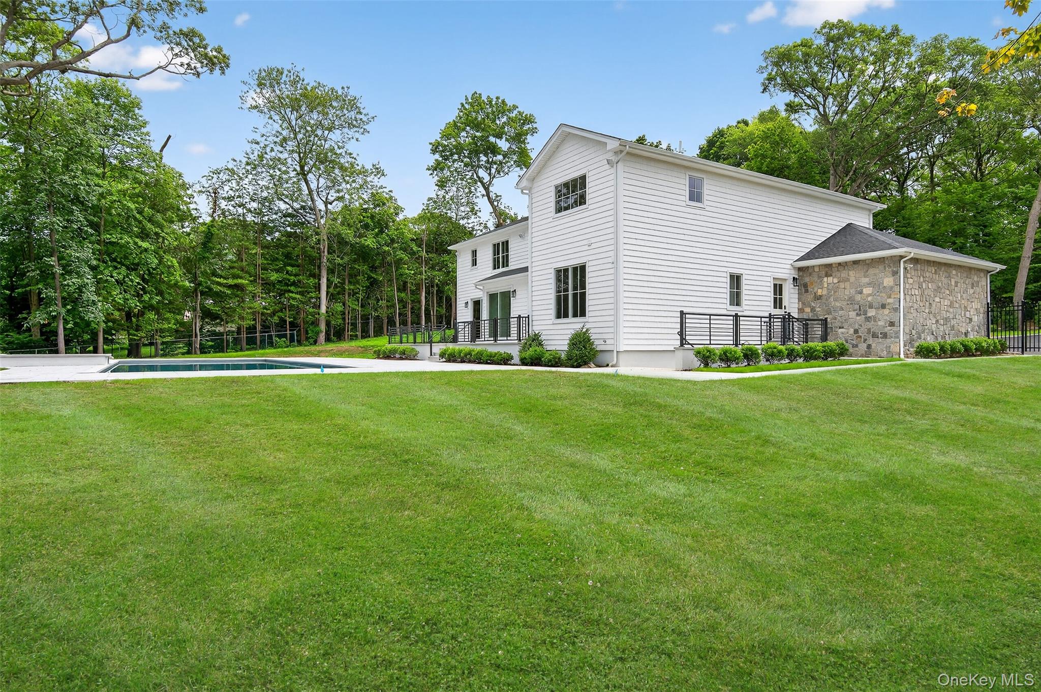 35th image of 32 Pine Rd, Oyster Bay, NY 11791 | MLS# 1025444
