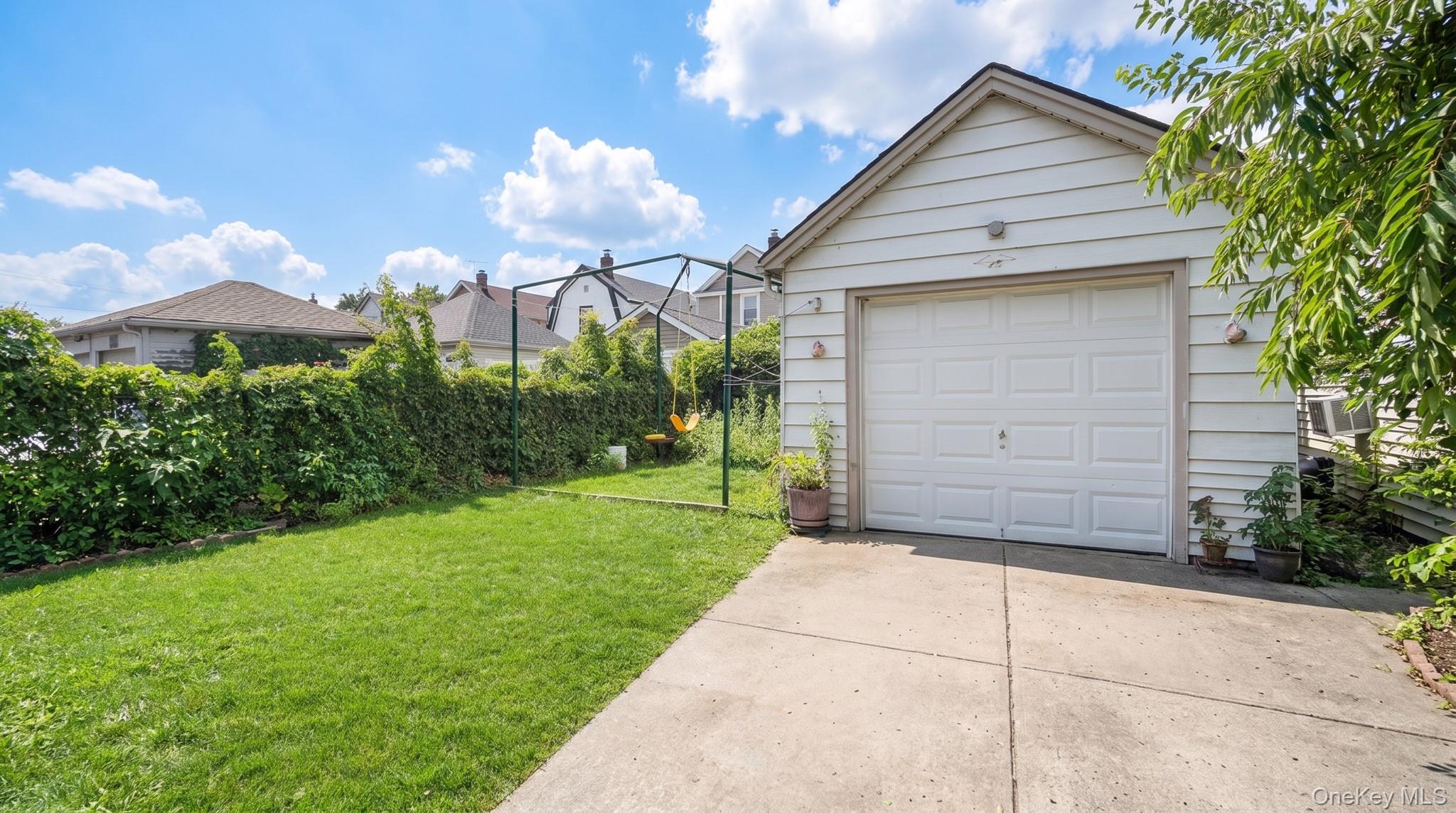 18th image of 90 27 218 Pl, Queens Village, NY 11428 | MLS# 1025471
