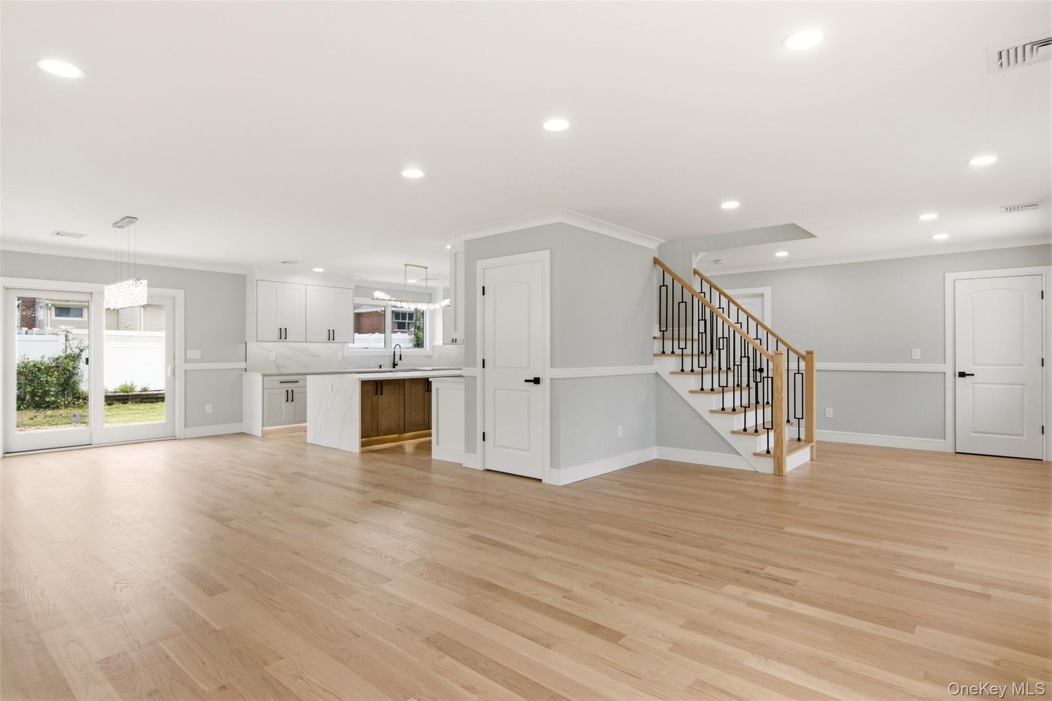 5th image of 31 Underhill Ave, Oyster Bay, NY 11791 | MLS# 1025506