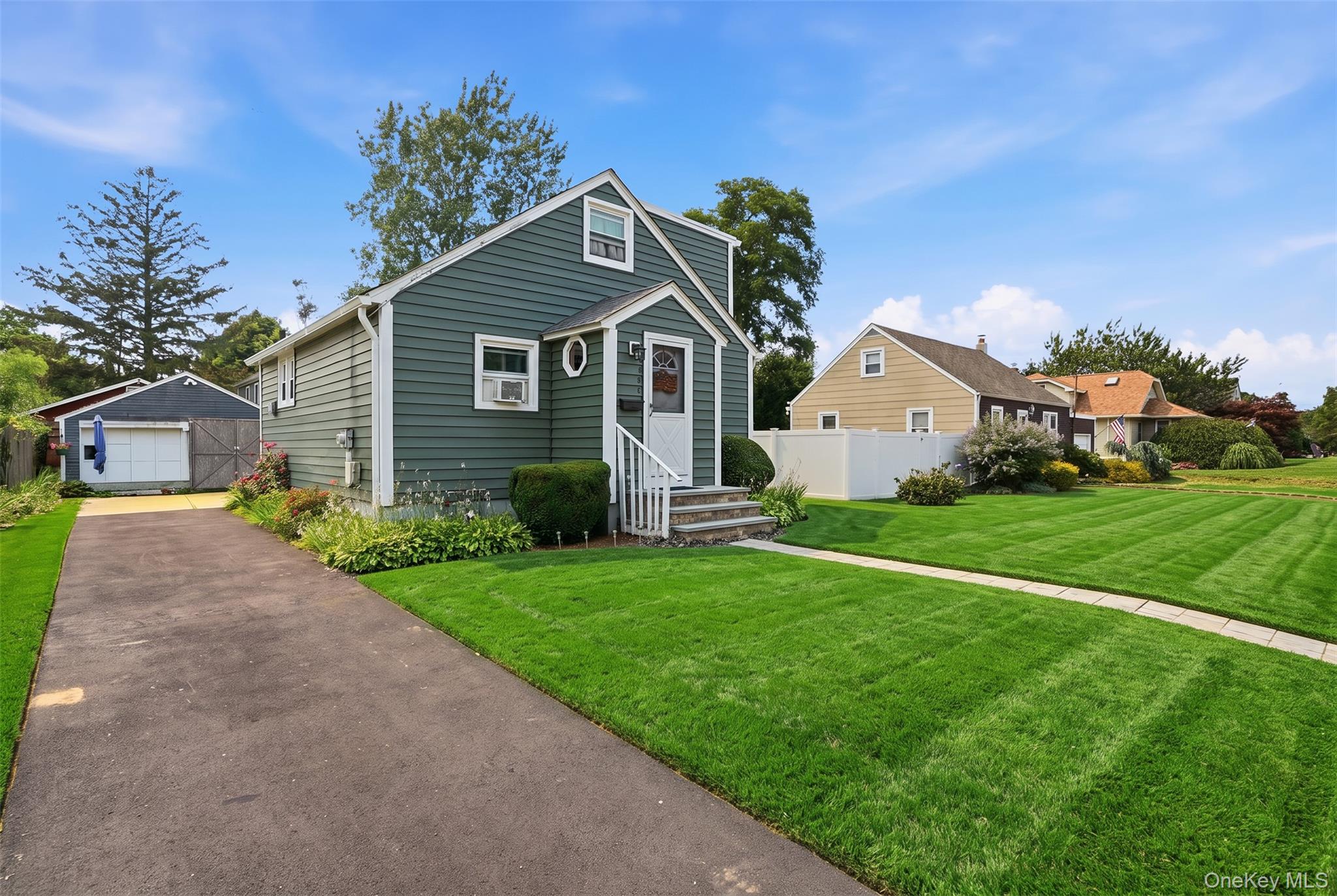 3rd image of 235 N 7Th St, Babylon, NY 11757 | MLS# 1025522