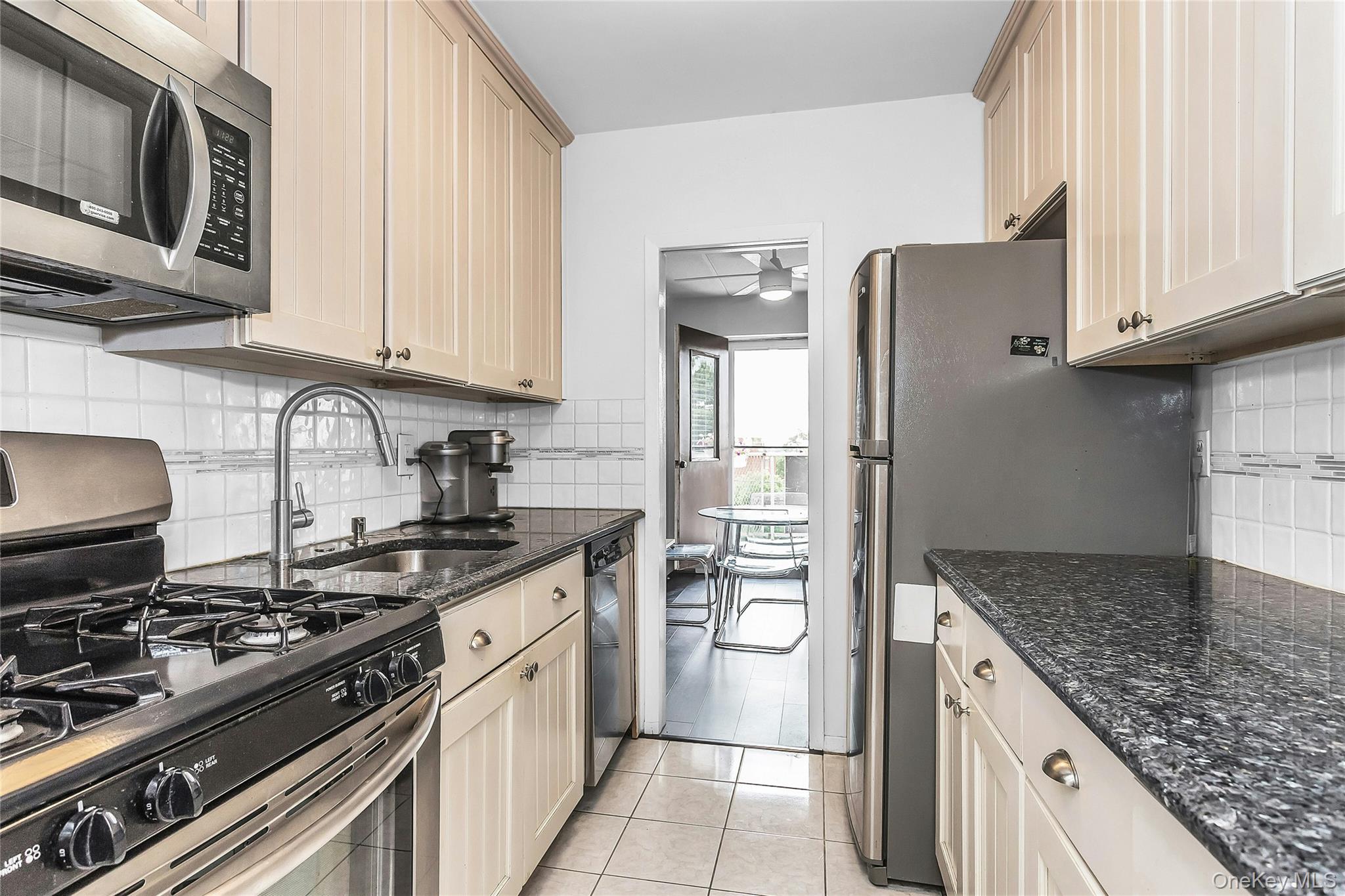 25th image of 135 Post Ave #6B, North Hempstead, NY 11590 | MLS# 1025621