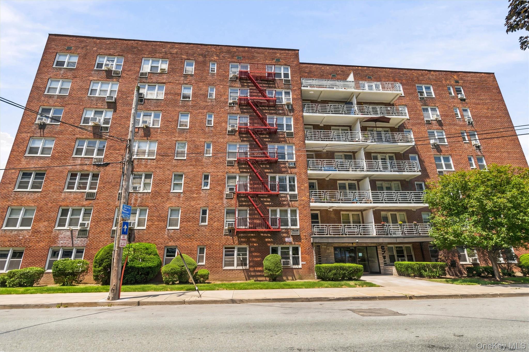 3rd image of 679 Warburton Ave, Yonkers, NY 10701