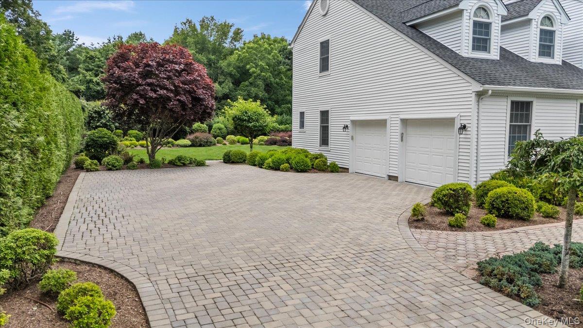 4th image of 6 Briana Ct, East Moriches, NY 11940 | MLS# 1025625