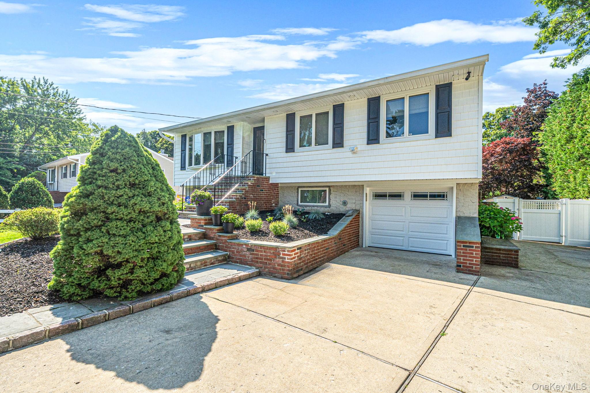 3rd image of 22 Milburn Rd, South Setauket, NY 11720 | MLS# 1025708