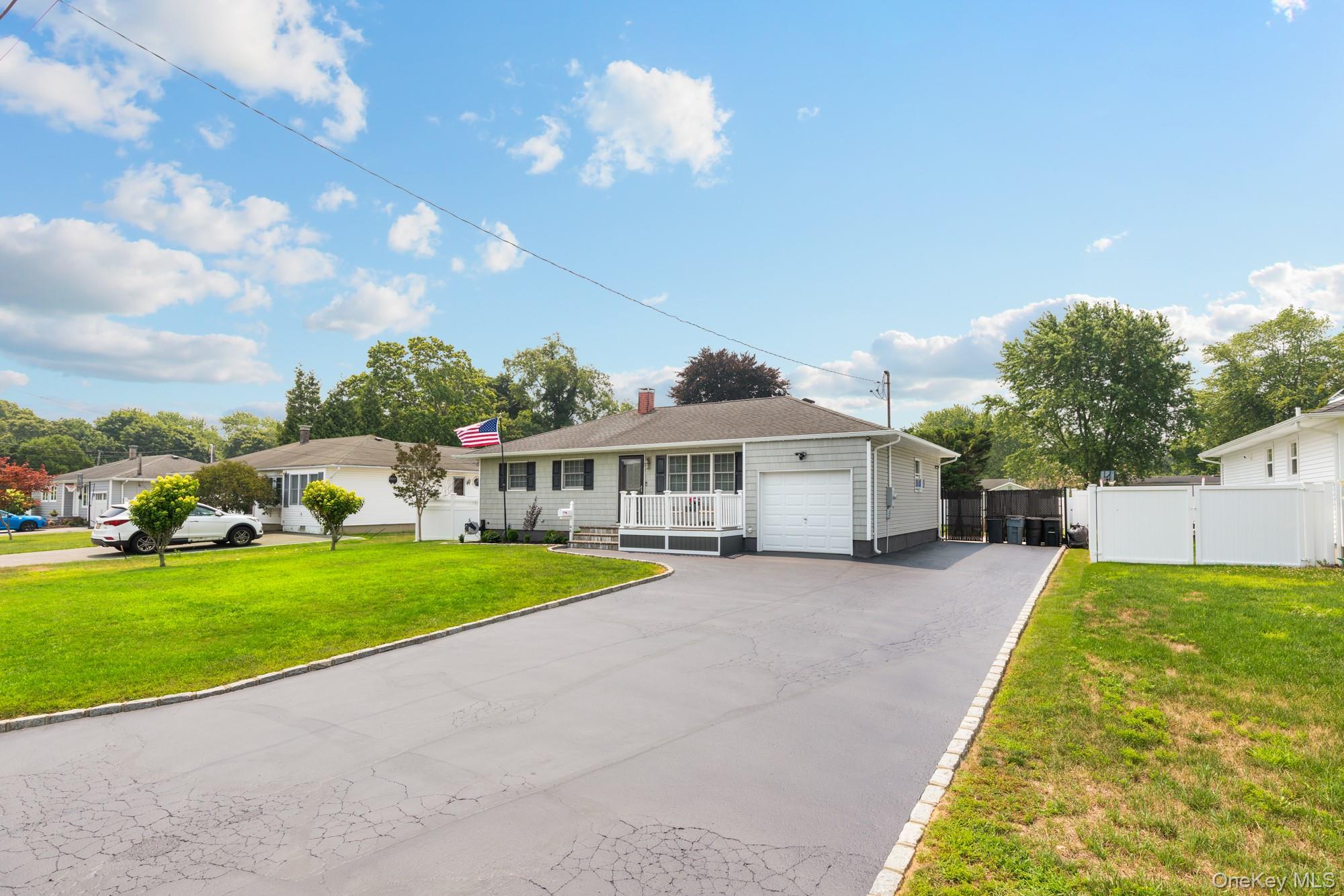 4th image of 46 Andrea Ln, Islip, NY 11796 | MLS# 1025825