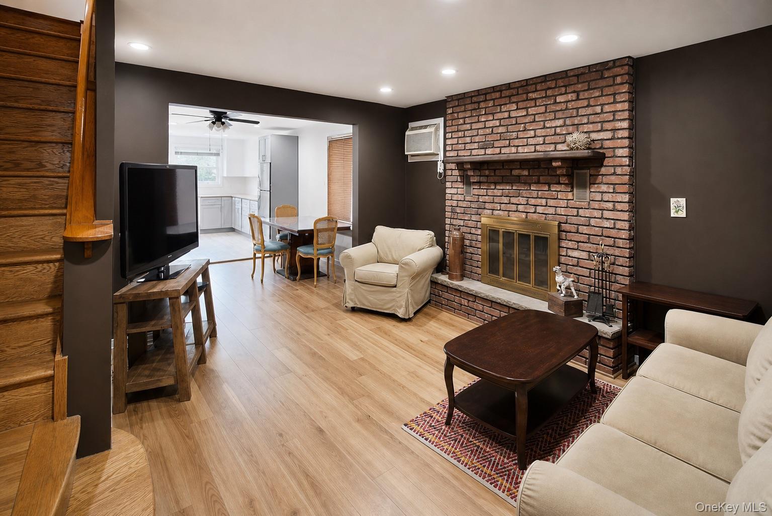 5th image of 27 Avondale St, Hempstead, NY 11581 | MLS# 1025859