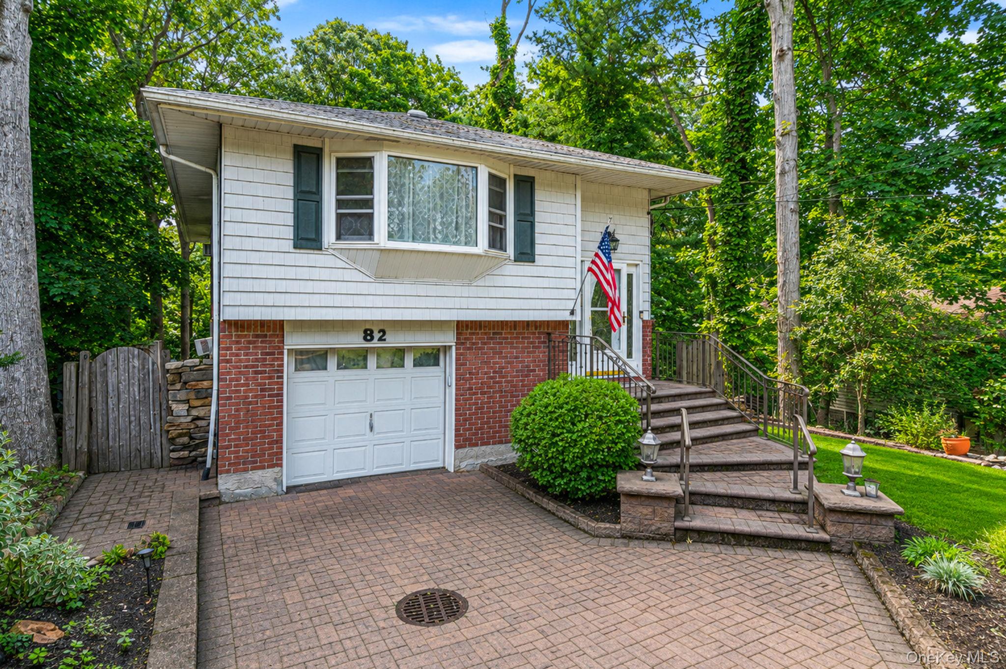 2nd image of 82 Sheppard Ln, Smithtown, NY 11767 | MLS# 1025884