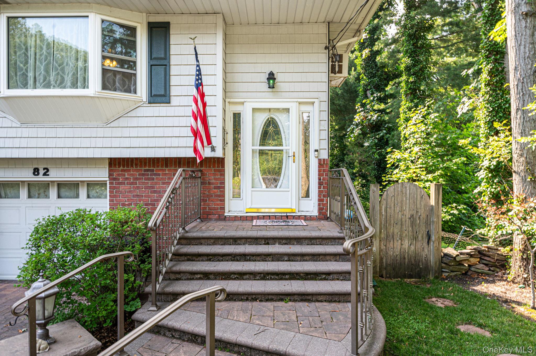 3rd image of 82 Sheppard Ln, Smithtown, NY 11767 | MLS# 1025884