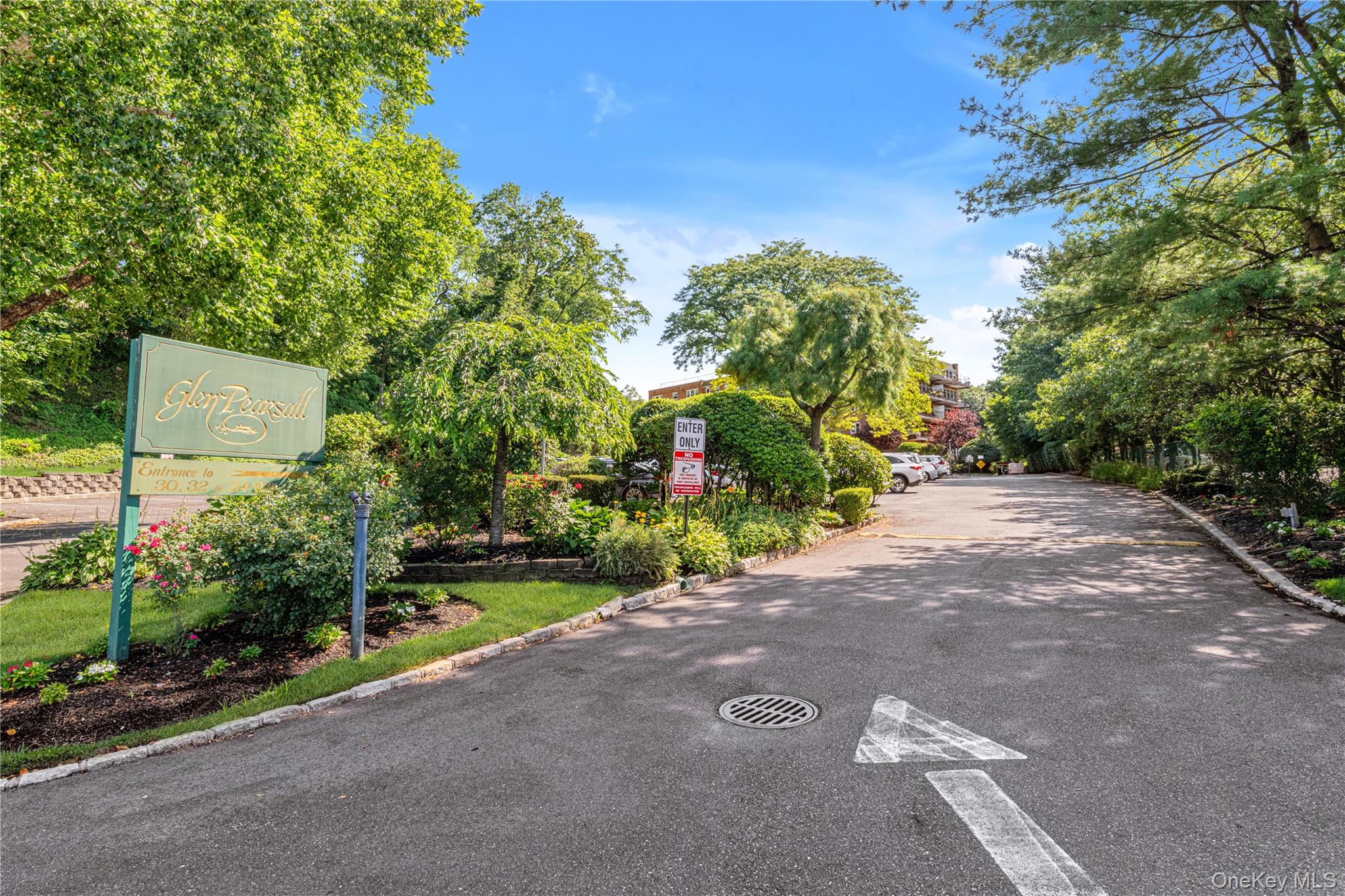 2nd image of 32 Pearsall Ave, Glen Cove, NY 11542