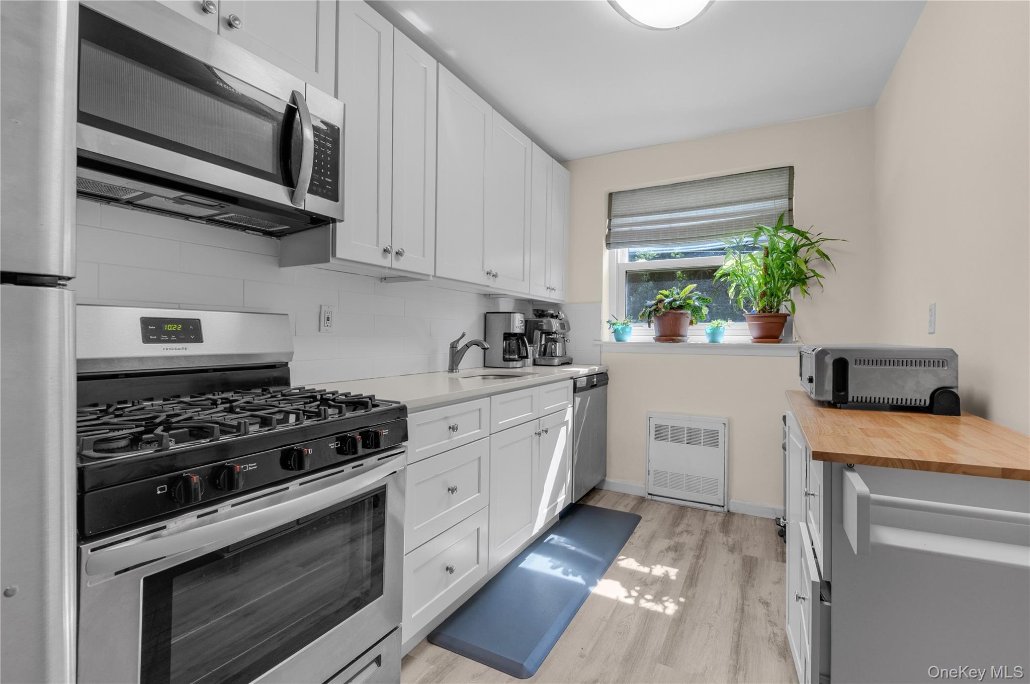 5th image of 32 Pearsall Ave, Glen Cove, NY 11771