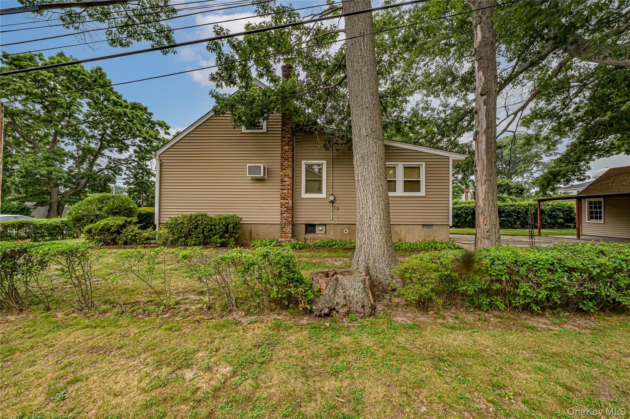 2nd image of 380 W Gates Ave, Lindenhurst, NY 11757 | MLS# 1025897