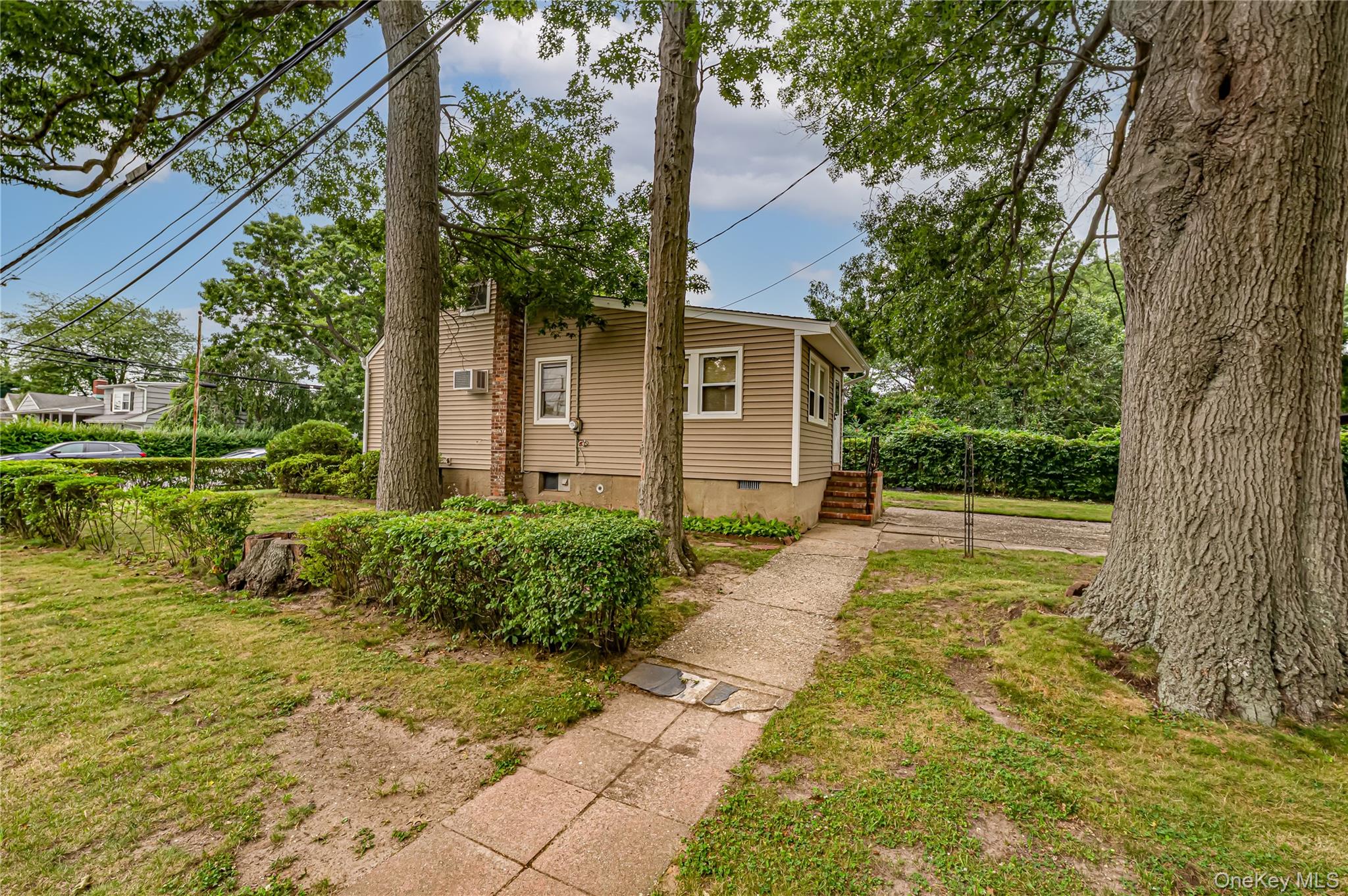 3rd image of 380 W Gates Ave, Lindenhurst, NY 11757 | MLS# 1025897