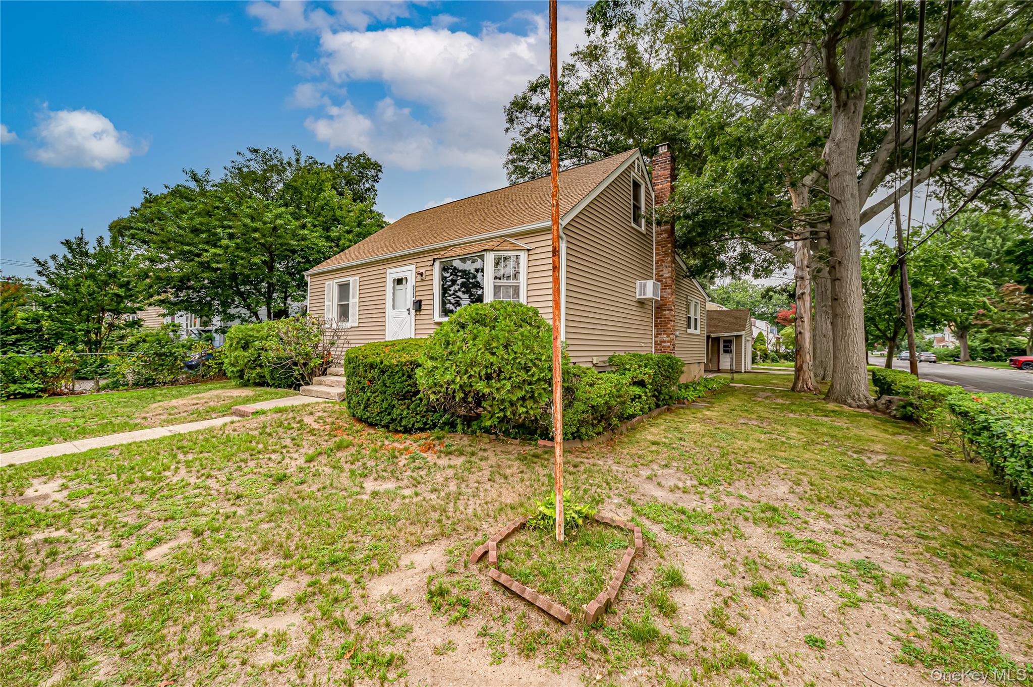 1st image of 380 W Gates Ave, Lindenhurst, NY 11757 | MLS# 1025897