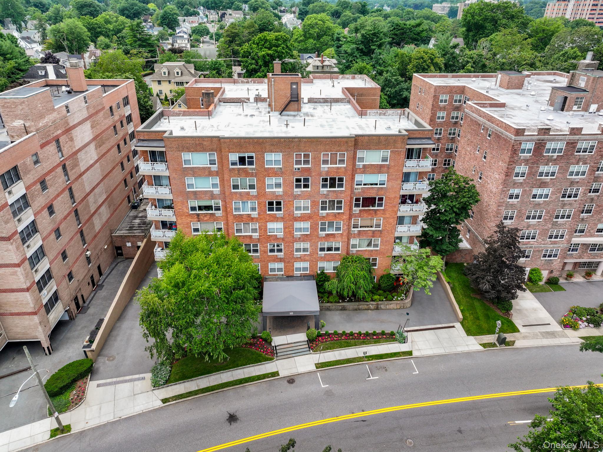 2nd image of 10 Old Mamaroneck Rd #7A, White Plains, NY 10605 | MLS# 1025915