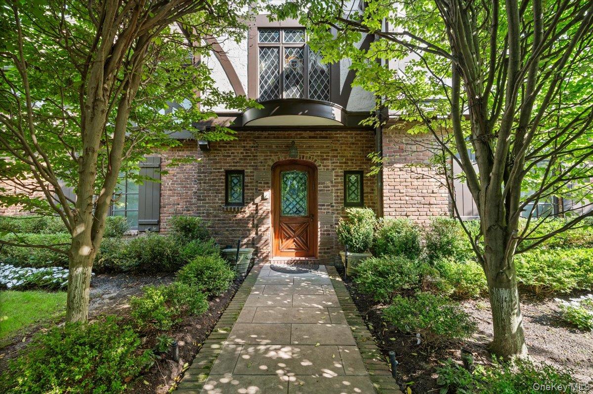 2nd image of 17 Sutton Pl, Lawrence, NY 11559 | MLS# 1025922