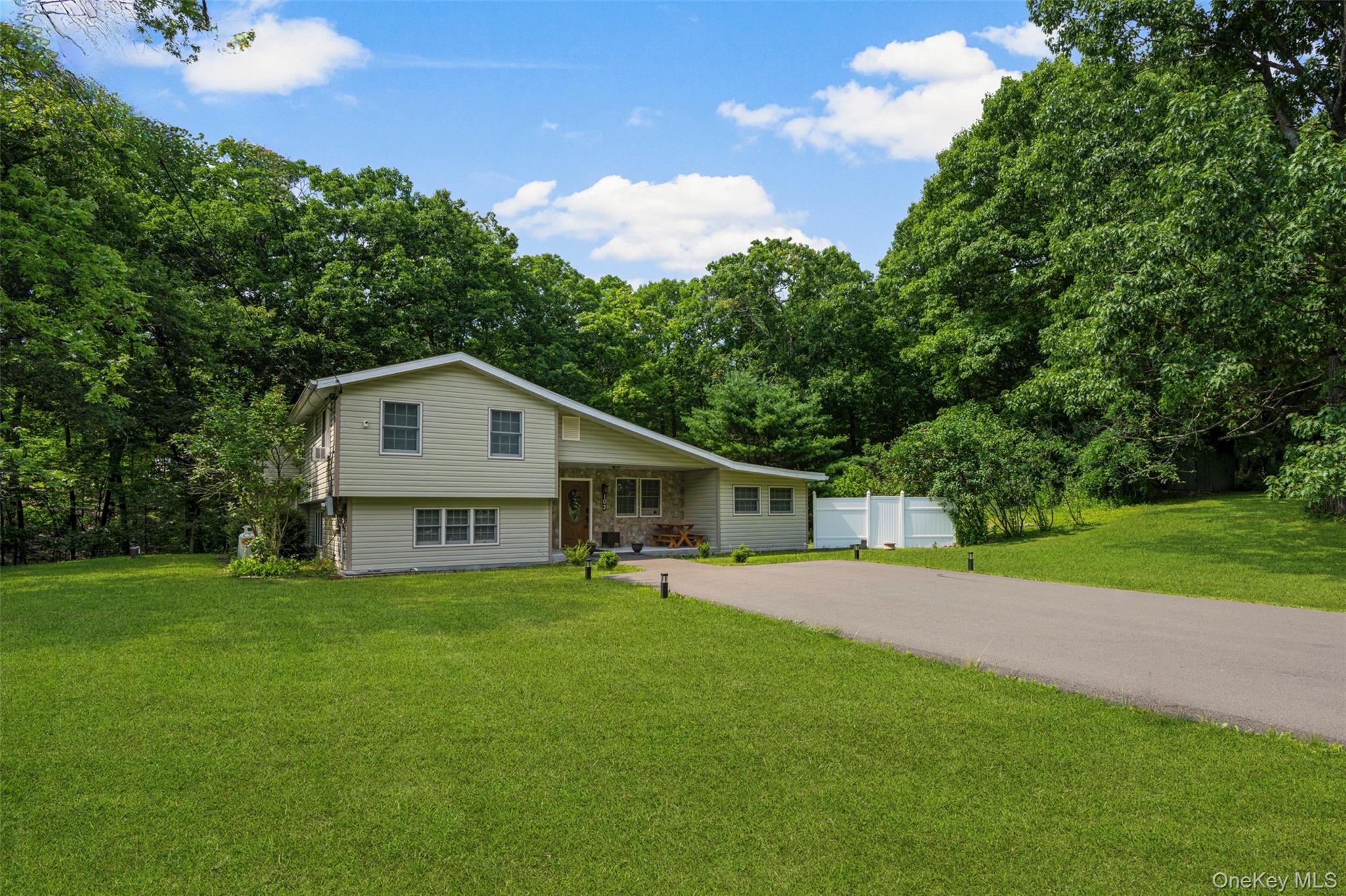 Homes for sale in Athens, NY | 103 High Hill Rd, Athens, NY 12015 | MLS# 1025923