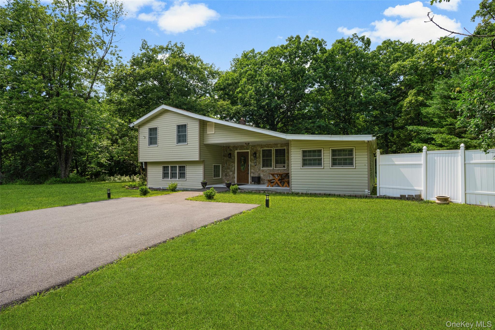 Homes for sale in Athens, NY | 103 High Hill Rd, Athens, NY 12015 | MLS# 1025923