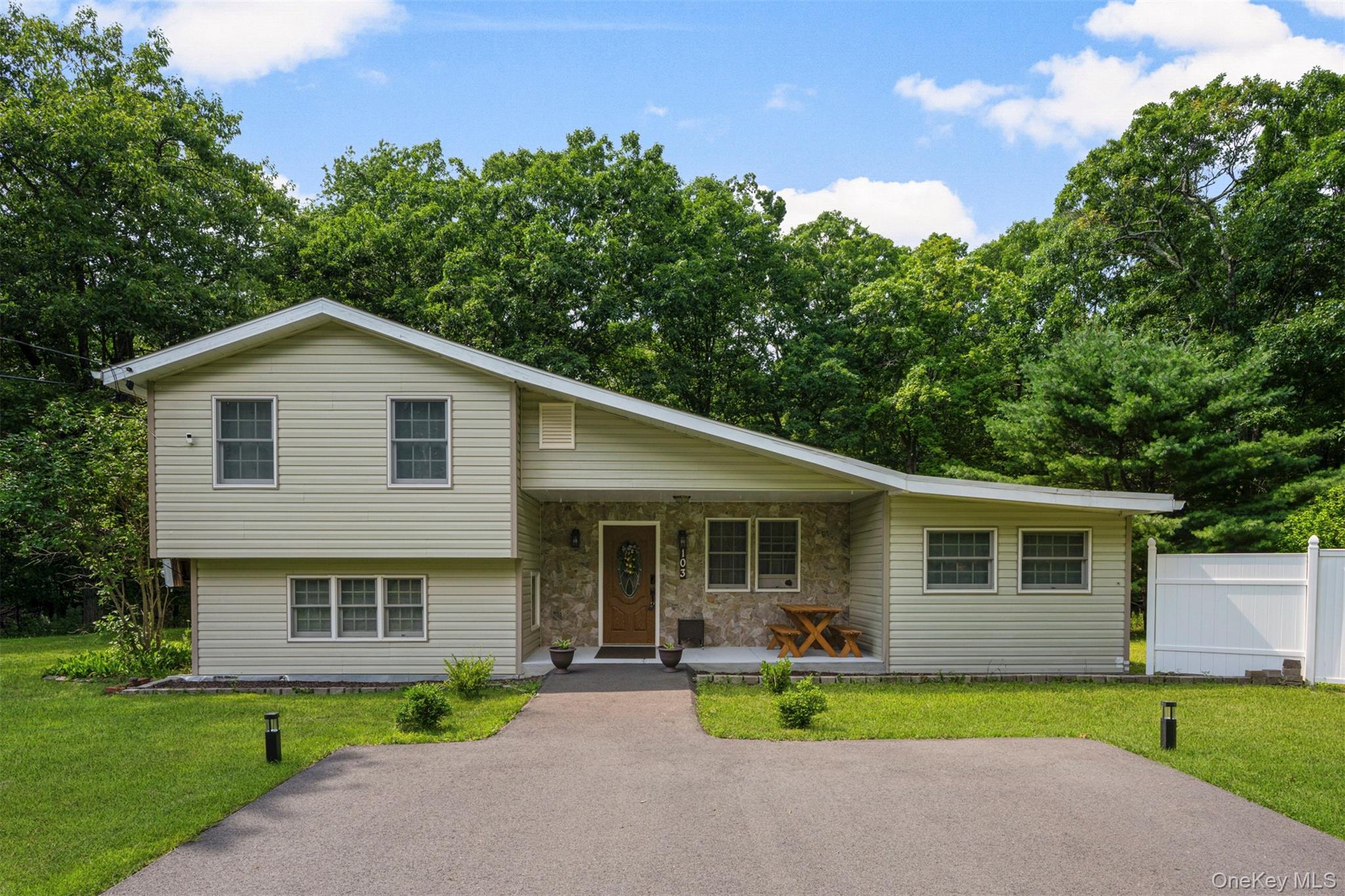 Homes for sale in Athens, NY | 103 High Hill Rd, Athens, NY 12015 | MLS# 1025923