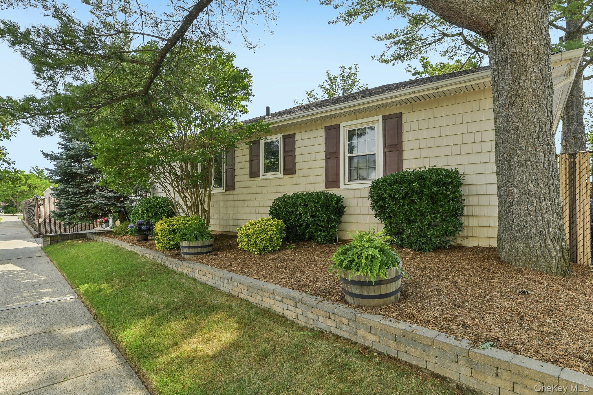 5th image of 7814 Langdale St, New York, NY 11040 | MLS# 1025984