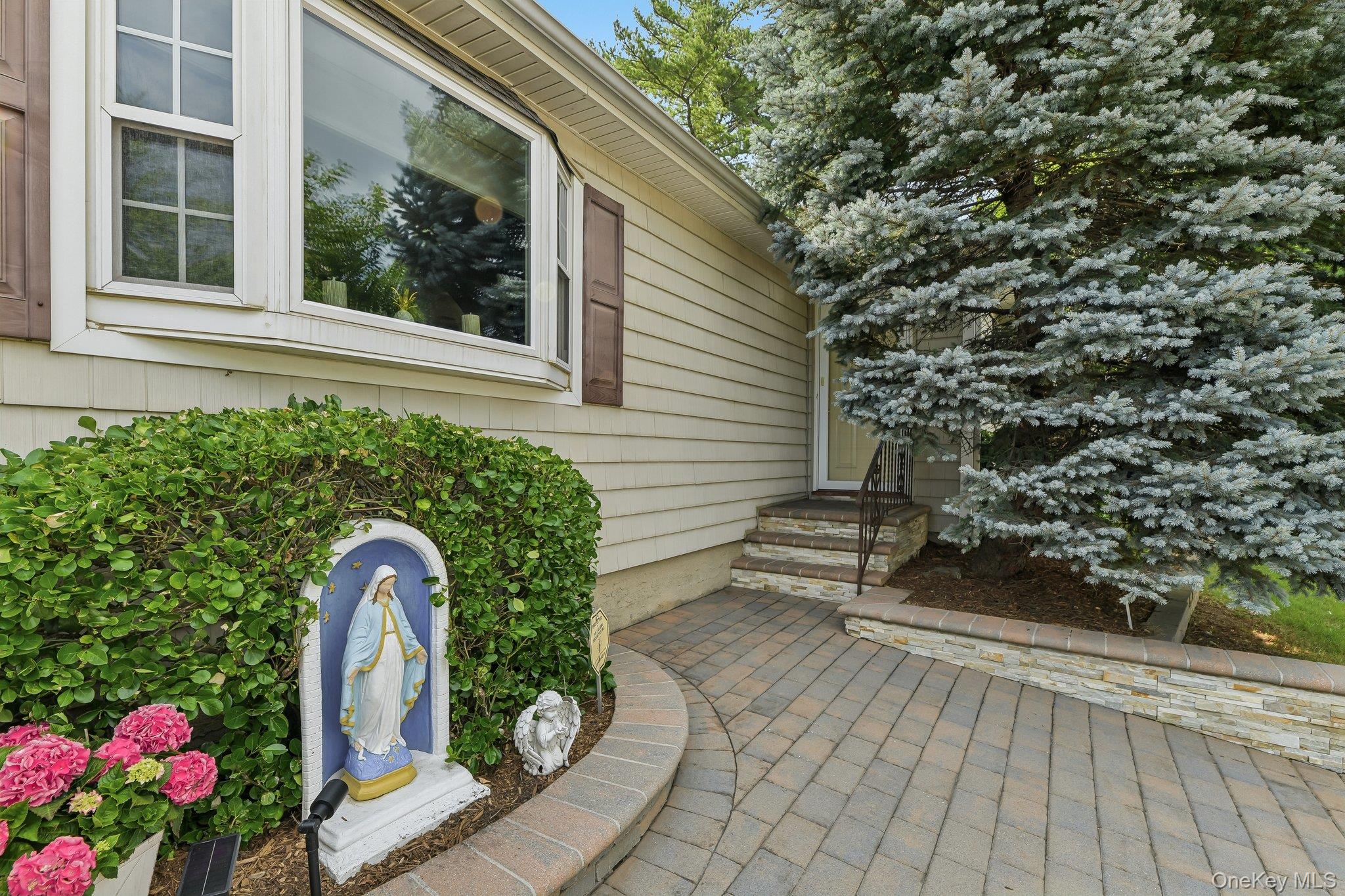 4th image of 7814 Langdale St, New York, NY 11040 | MLS# 1025984