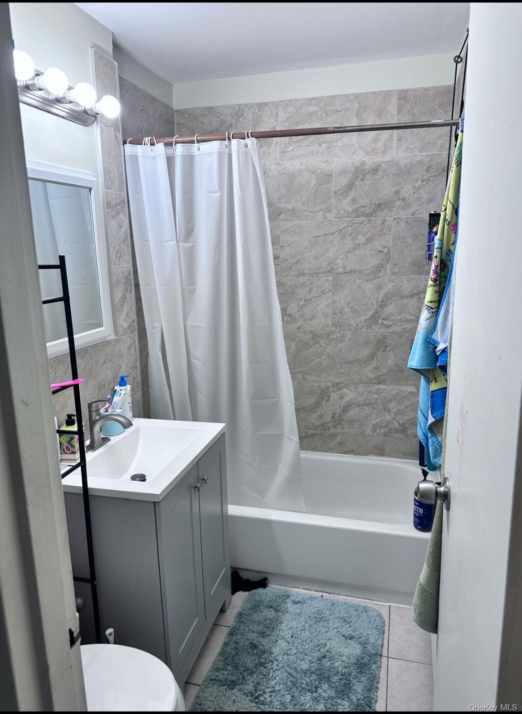 2nd image of 1 E Hemlock Dr, Bay Shore, NY 11706