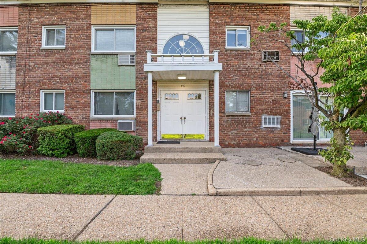 2nd image of 267 N Newbridge Rd #2D, Hempstead, NY 11756 | MLS# 1026018