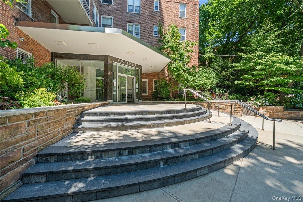 2nd image of 3135 Johnson Ave, Bronx, NY 10463