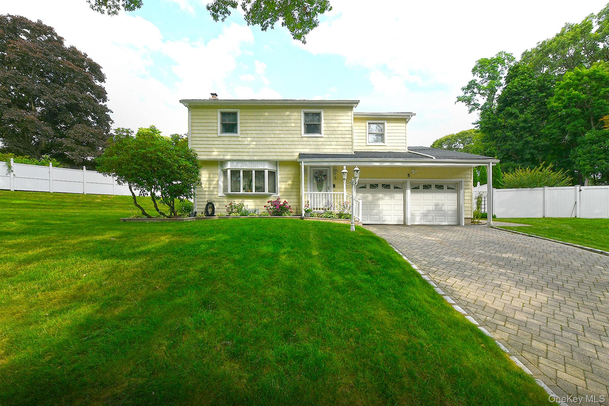 3rd image of 5 Trudy Ct, Huntington, NY 11746 | MLS# 1026169