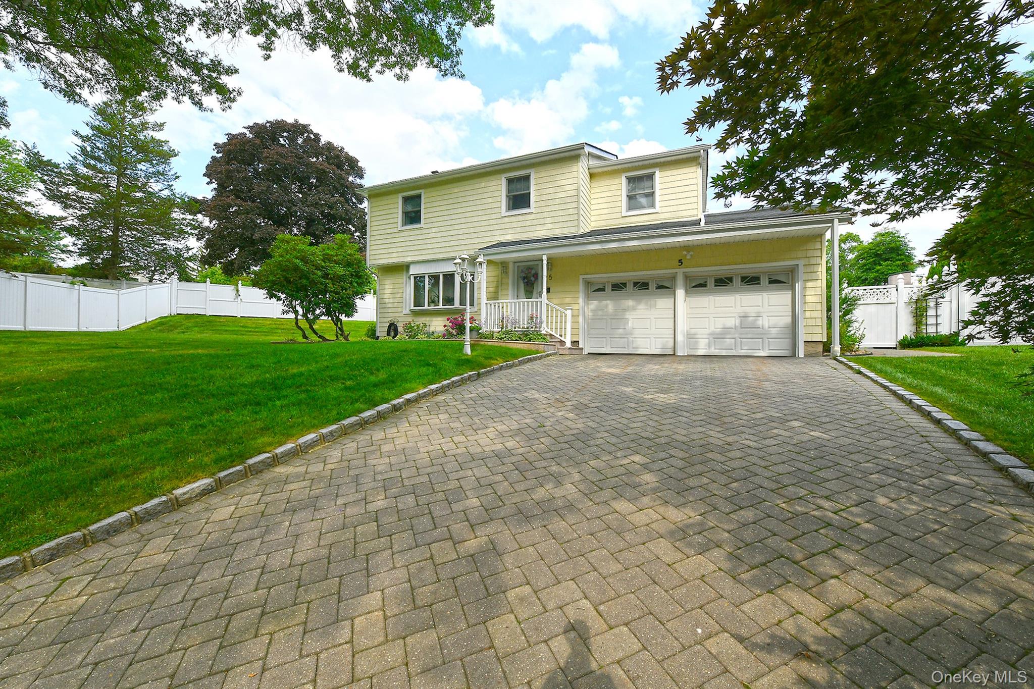 2nd image of 5 Trudy Ct, Huntington, NY 11746 | MLS# 1026169