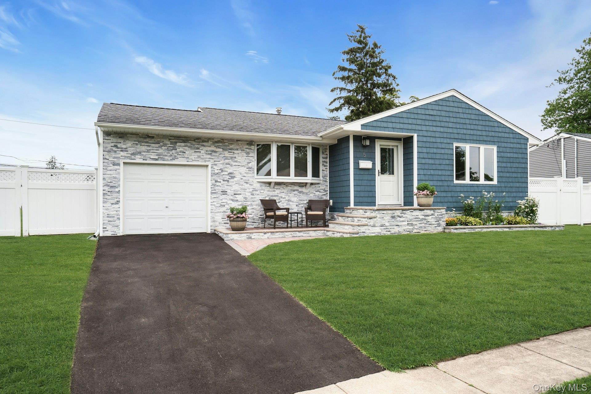 2nd image of 5 Stagg Ln, Huntington, NY 11725 | MLS# 1026195