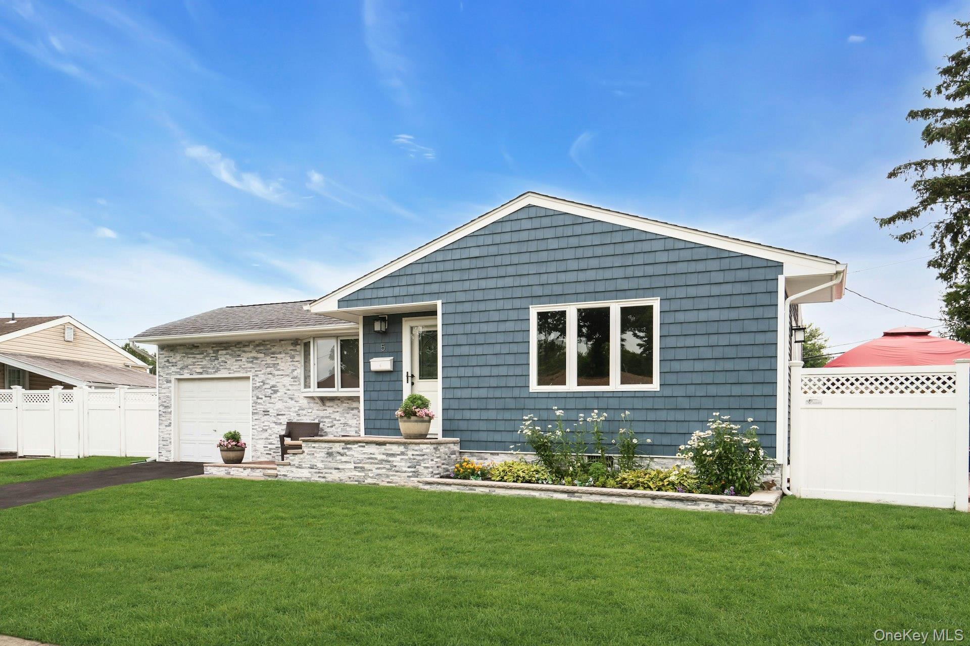 4th image of 5 Stagg Ln, Huntington, NY 11725 | MLS# 1026195