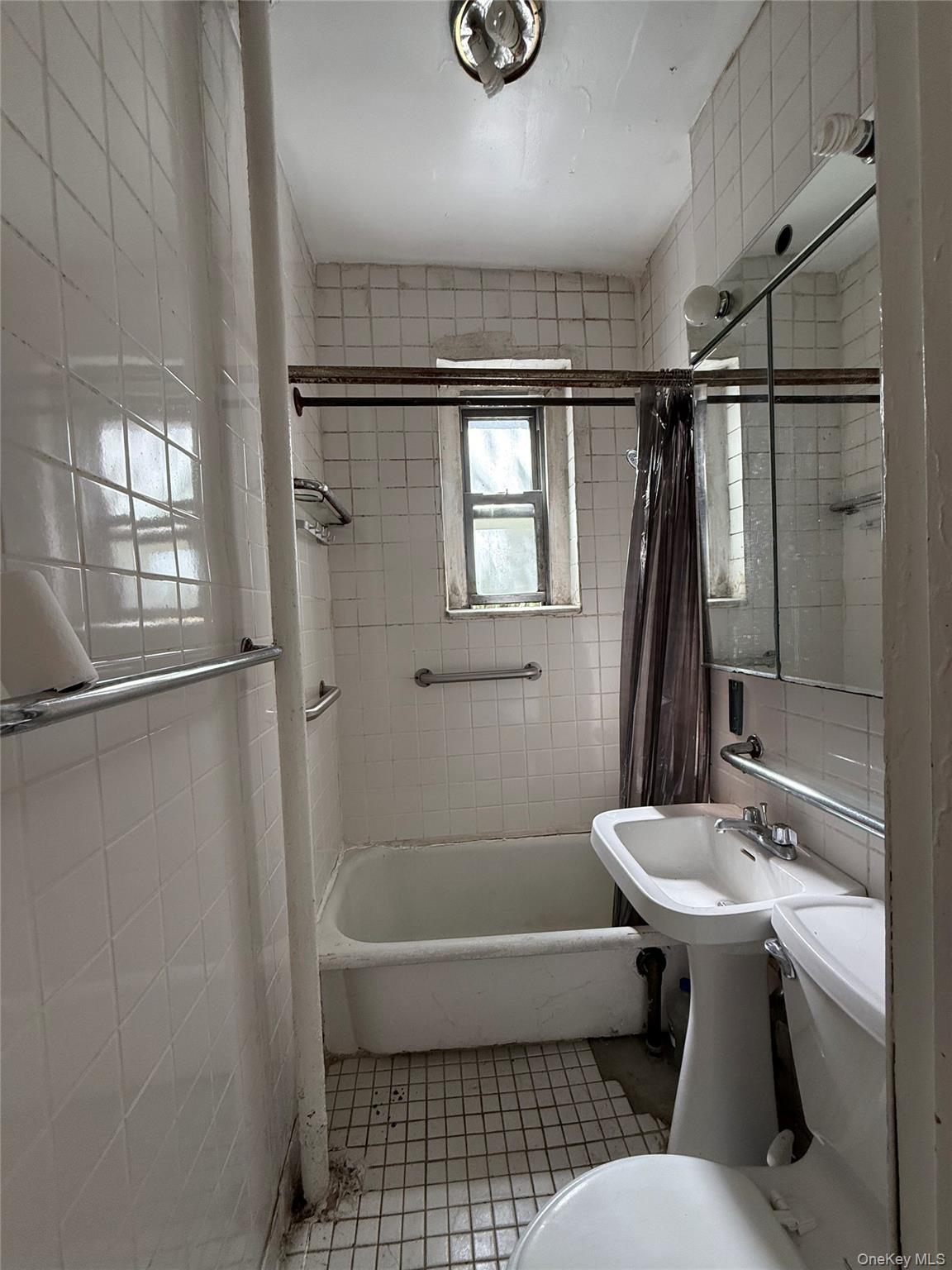 3rd image of 2167 33Rd St #3H, New York, NY 11105 | MLS# 1026200