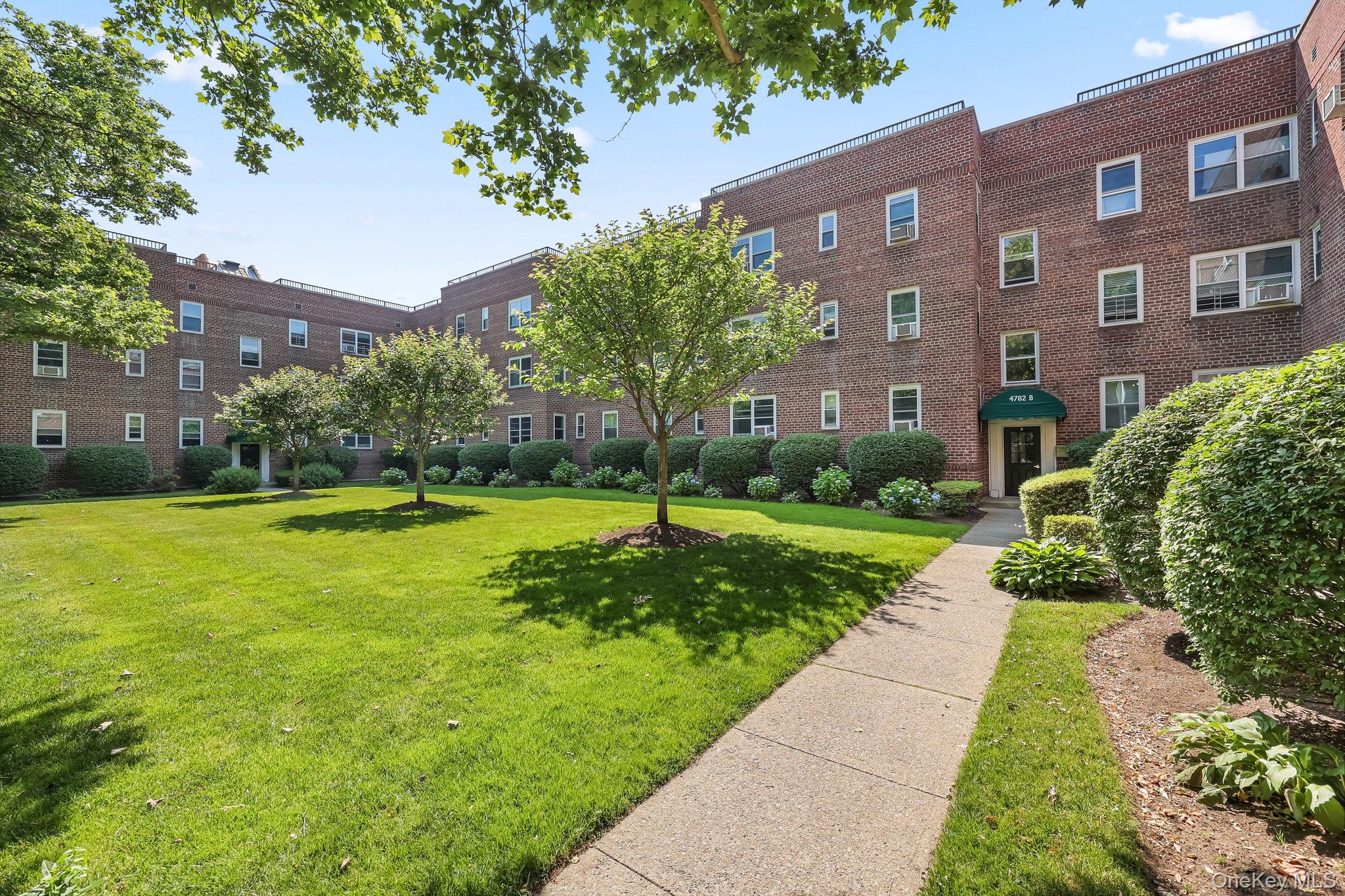 3rd image of 4782 Boston Post, Pelham, NY 10803