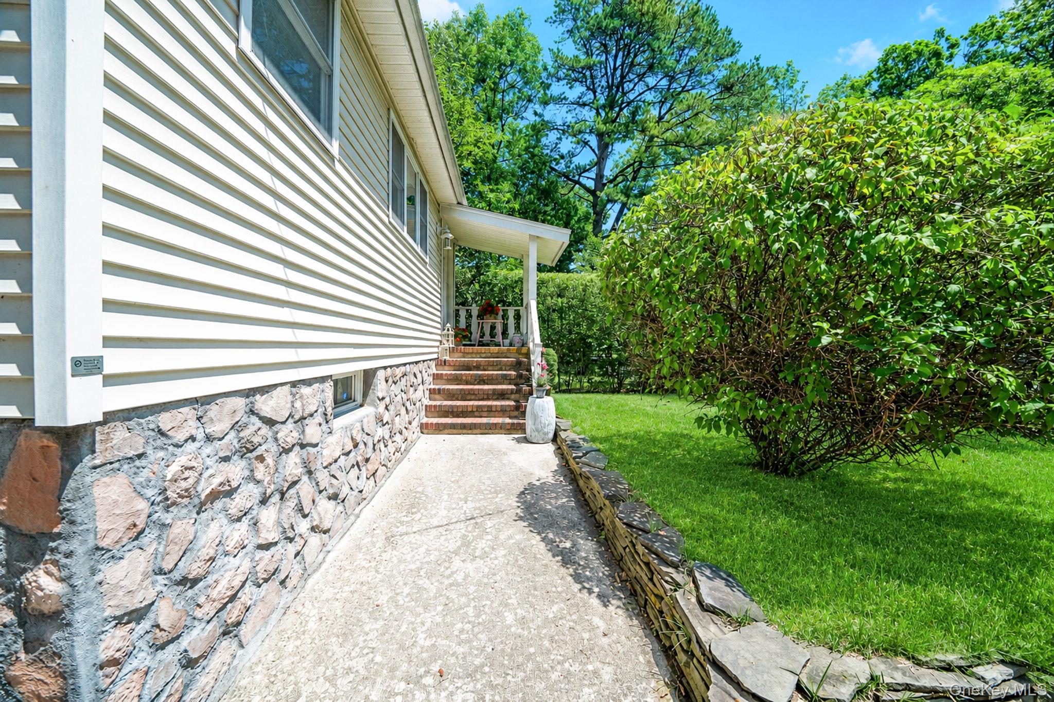 4th image of 104 21St St, Riverhead, NY 11792 | MLS# 1026277