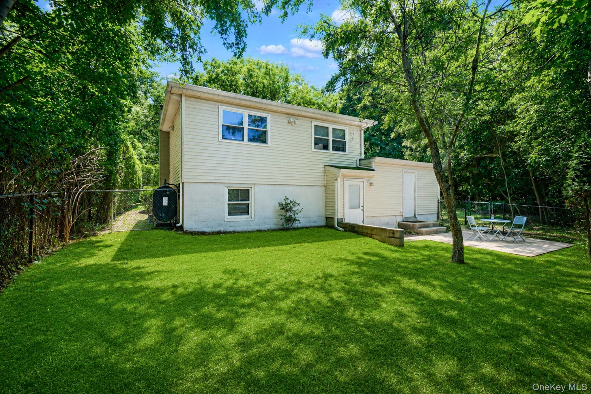 3rd image of 104 21St St, Riverhead, NY 11792 | MLS# 1026277
