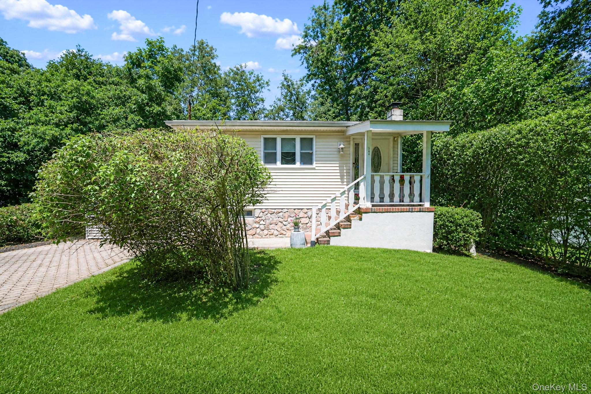 32nd image of 104 21st St, Riverhead, NY 11792 | MLS# 1026277
